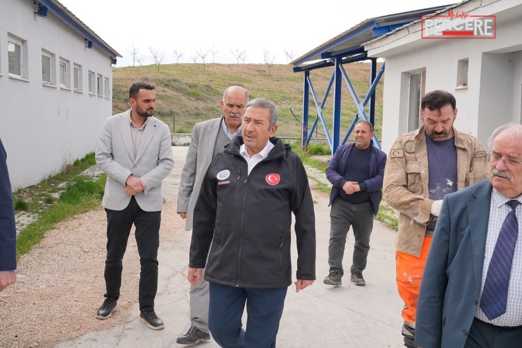 Malatya’nın Darende ilçesinde Kurban Bayramı öncesi belediye ekipleri teyakkuza geçti.