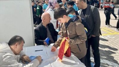 Türk futbolunun unutulmaz isimlerinden Tanju Çolak, Malatya’da öğrencilerle bir araya