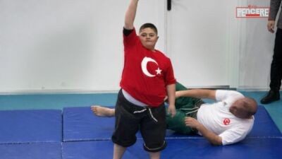 Malatya’nın Kale ilçesinde düzenlenen “+1 Üniversite” programında, down sendromlu öğrencinin