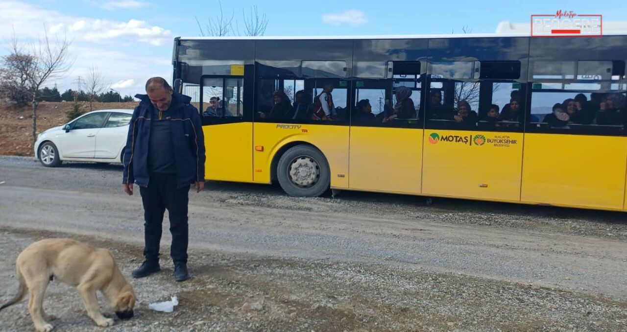 İnönü Üniversitesi yerleşkesinde düzenlenen ağaç dikimi etkinliği sırasında ayağı aksayan