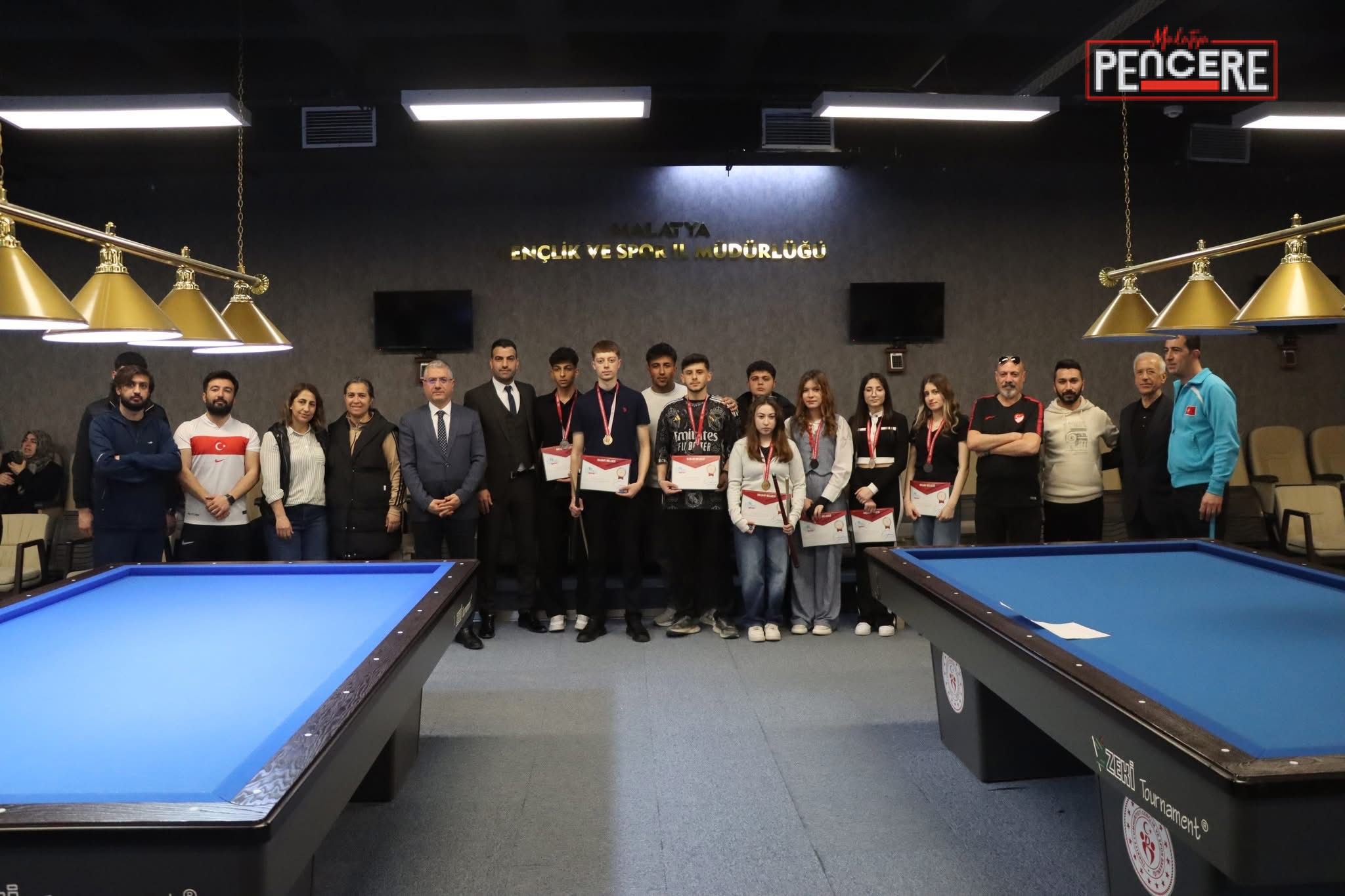 Genç Sporcular Kıyasıya Mücadele Etti.Kızlar ve erkekler kategorilerinde dereceye giren