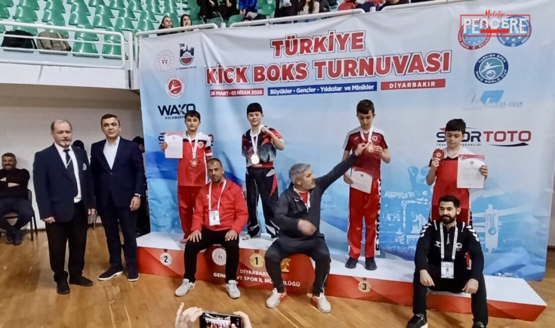 Diyarbakır’da düzenlenen Türkiye Kickboks Şampiyonası’nda Malatya Doğuş Spor Kulübü sporcuları