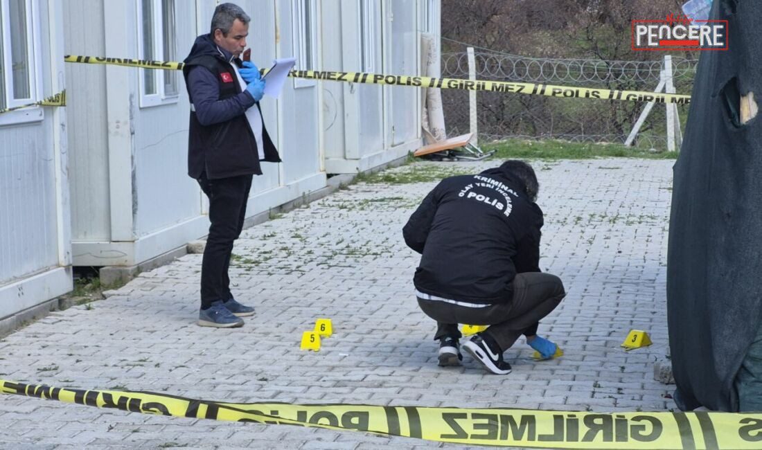 Bacanaklar arasında çıkan tartışma silahlı kavgaya dönüştü.