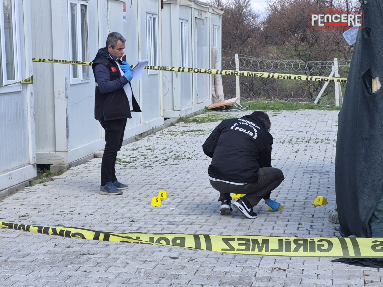 Bacanaklar arasında çıkan tartışma silahlı kavgaya dönüştü.
