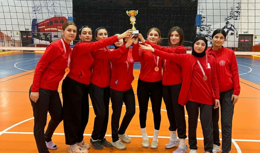 Kars’taki turnuvada Malatyalı kızlar şampiyonluk kupasını kazandı 