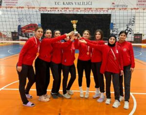 Kars’taki turnuvada Malatyalı kızlar şampiyonluk kupasını kazandı
