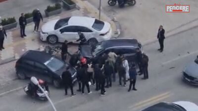 Yeşilyurt’ta kontrolden çıkan otomobilin park halindeki 3 araca çarpması sonucu