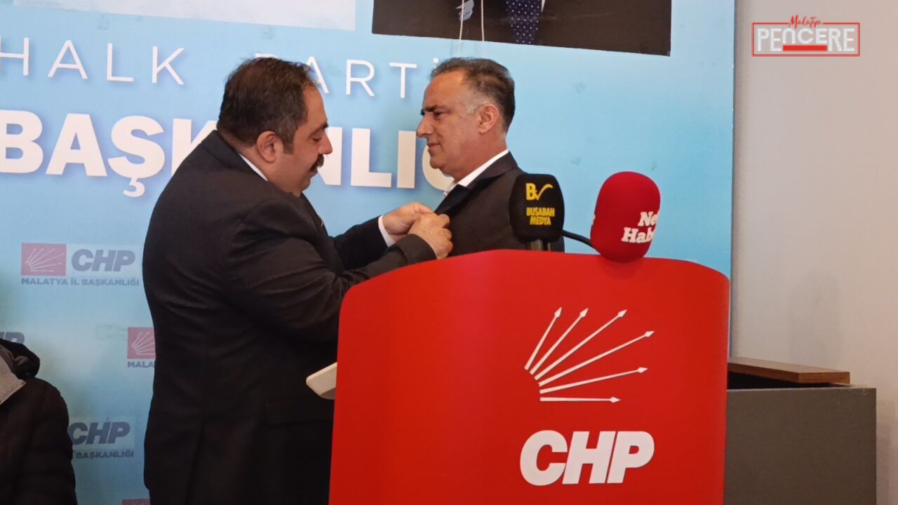 Malatya’da Bağımsız Meclis Üyesi Yunus Şen, düzenlenen törenle yeniden Cumhuriyet