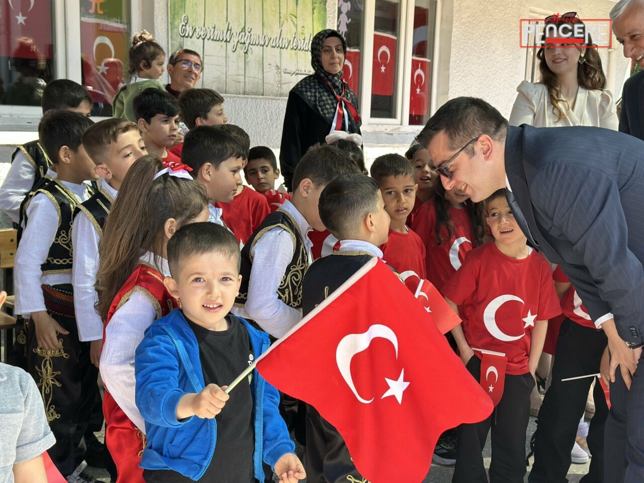 Malatya’nın Yazıhan ilçesinde düzenlenen 23 Nisan programında Kaymakam Osman Kurt,