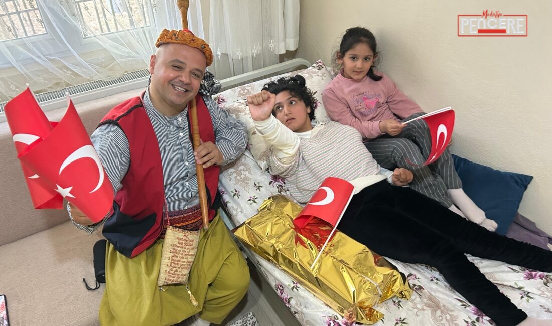 Malatya’da tiyatro sanatçısı Ömer Konakçı, 23 Nisan’da evlerinden çıkamayan özel