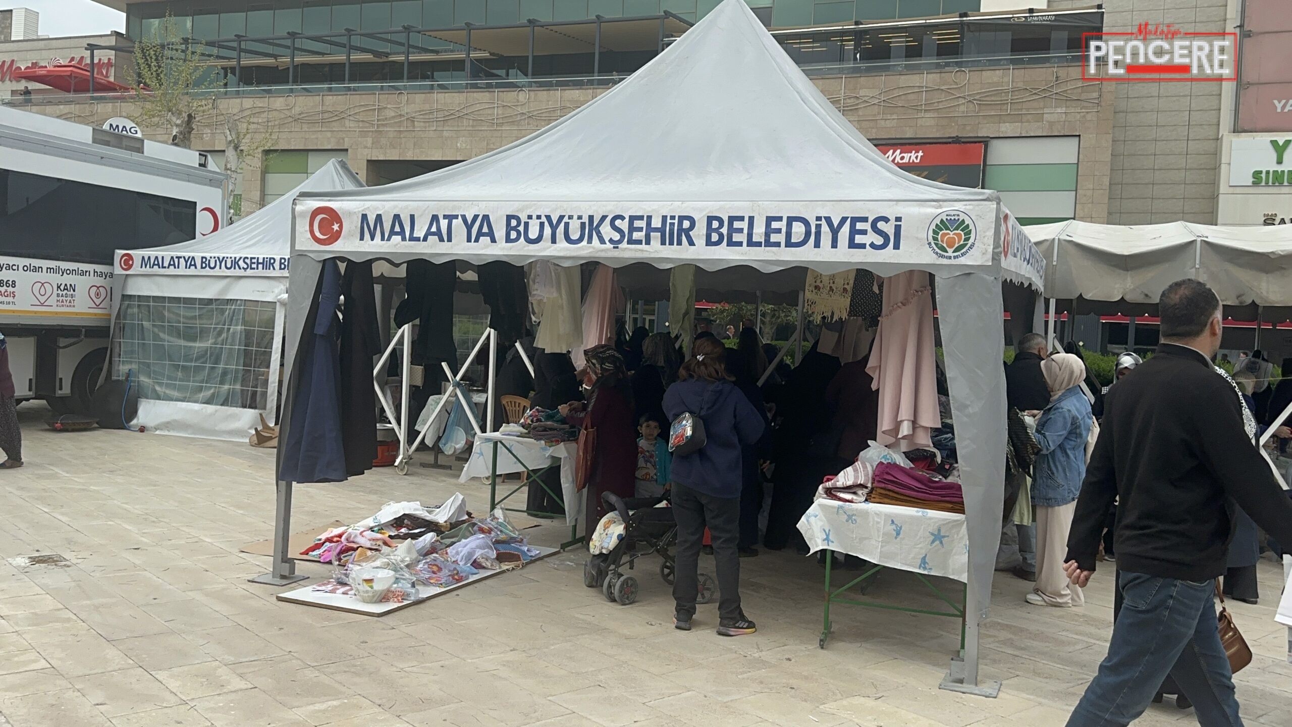 Malatya’da AVM önünde başlatılan 7 günlük kermesten elde edilecek gelirle