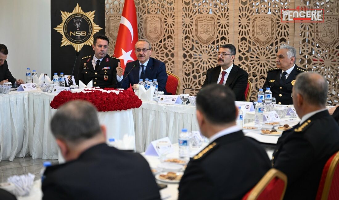 İçişleri Bakan Yardımcısı Ali Çelik’in katılımıyla Malatya’da düzenlenen narkotik değerlendirme