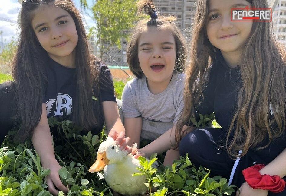 Malatya Mercan Koleji’nde uygulanan hayvan destekli eğitim modeliyle öğrenciler, hayvanlarla