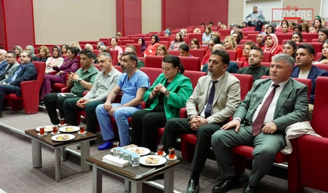 Malatya Eğitim ve Araştırma Hastanesi’nde düzenlenen Ebeler Haftası etkinliğinde, ebelerin
