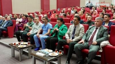 Malatya Eğitim ve Araştırma Hastanesi’nde düzenlenen Ebeler Haftası etkinliğinde, ebelerin