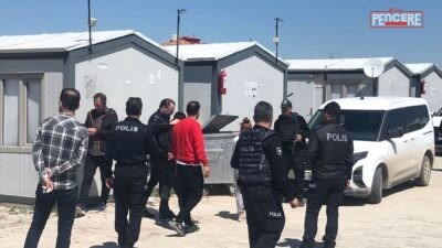 Yeşilyurt Kaynarca Mahallesi’ndeki konteyner kentte kendisini kilitleyip silahı olduğunu söyleyen