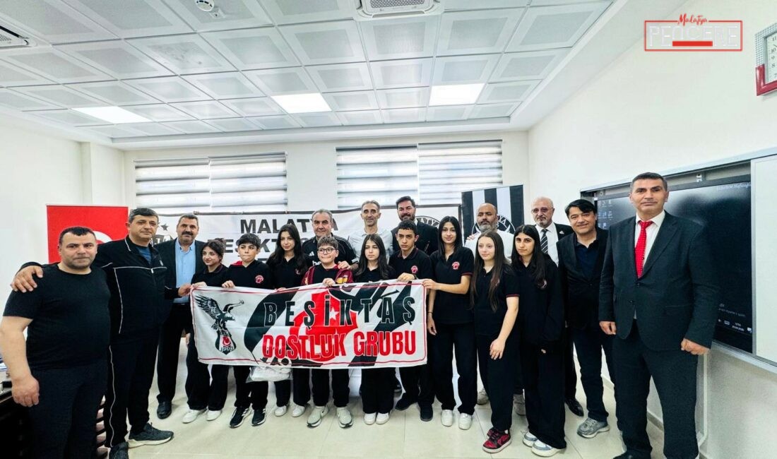 Depremzede Çocuklara Forma ve Spor Malzemesi Desteği Malatya’da düzenlenen sosyal sorumluluk etkinliğinde deprem bölgesindeki çocuklara forma ve