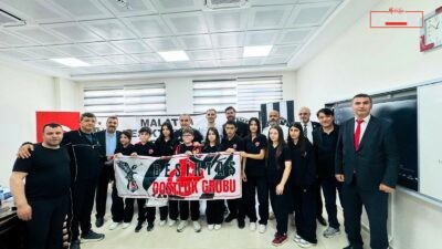 Malatya’da düzenlenen sosyal sorumluluk etkinliğinde deprem bölgesindeki çocuklara forma ve