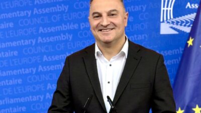 Avrupa’da siyasi danışmanlık çalışmalarıyla öne çıkan yazar Erdinç Üstündağ, yeni