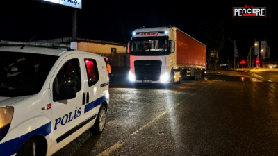 Malatya'nın Darende ilçesinde yolun karşısına geçmeye çalışırken tırın çarptığı 58