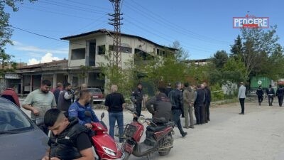 Malatya’da yıkımların sürdüğü sanayi sitesinde boşaltılan 2 katlı bir işyerinde,
