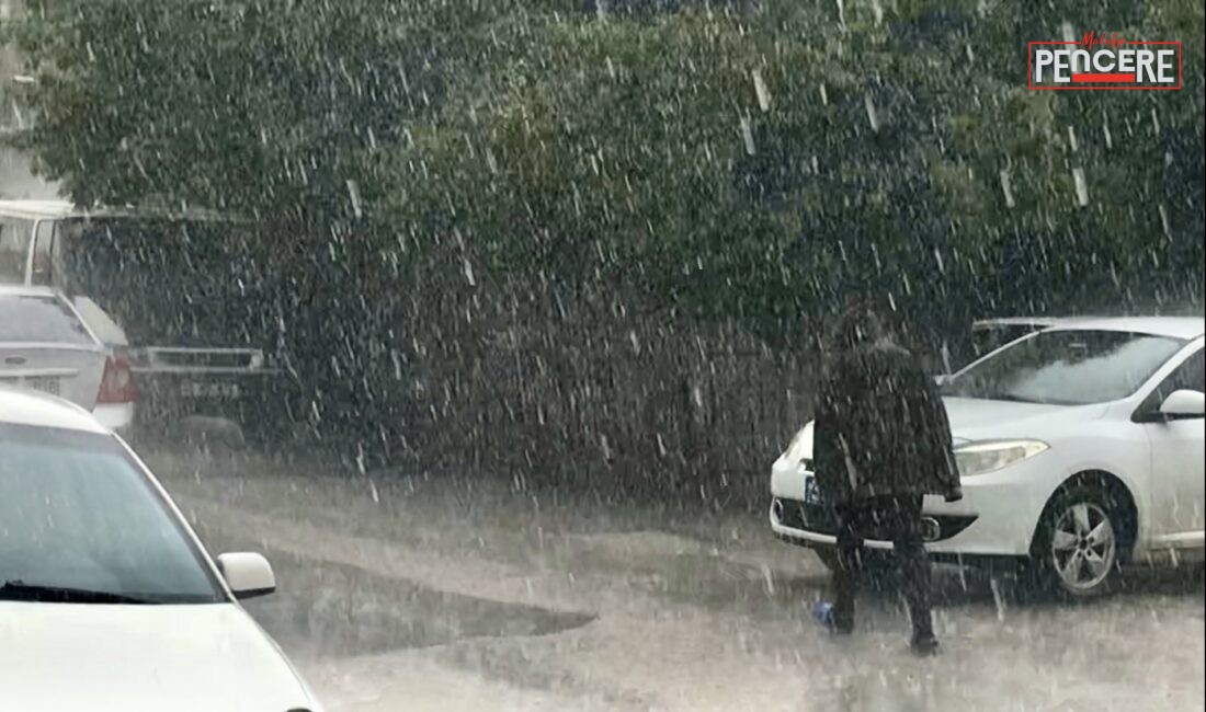 Malatya’da akşam saatlerinde aniden bastıran sağanak yağış, günlük yaşamı olumsuz