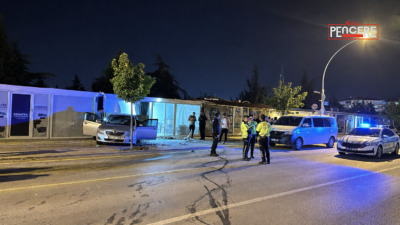 Malatya’nın Yeşilyurt ilçesinde iki otomobilin çarpışması sonucu meydana gelen trafik