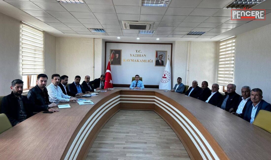 Yazıhan Belediye Başkanı Abdulvahap Göçer, ilçedeki yol ve altyapı toplantısına