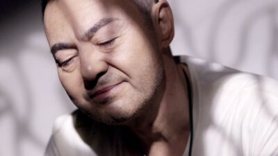 Türk pop müziğinin önde gelen isimlerinden Serdar Ortaç, yeni single