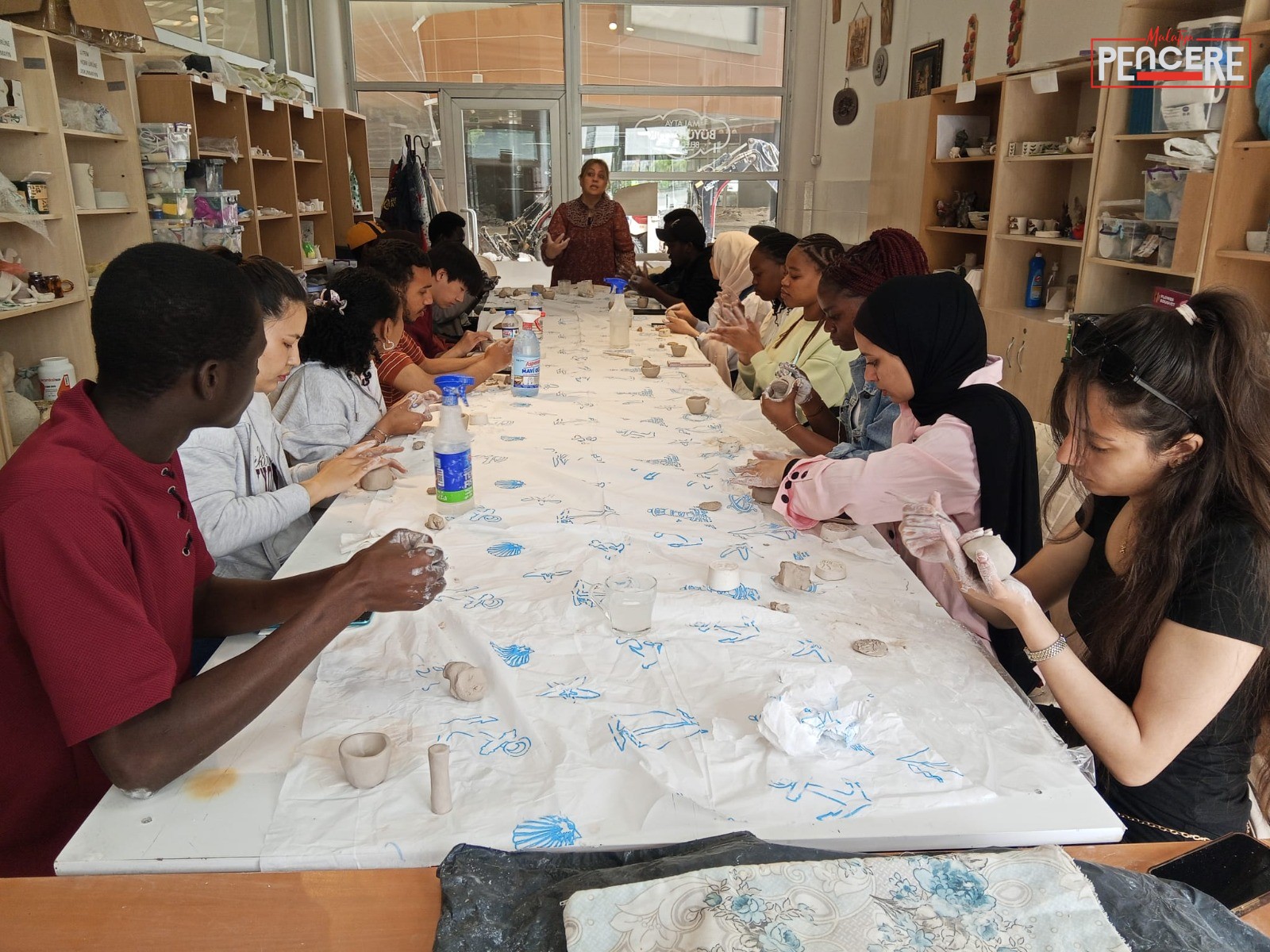Malatya Büyükşehir Belediyesi Sanat ve Eğitim Merkezi’nde düzenlenen seramik workshopunda