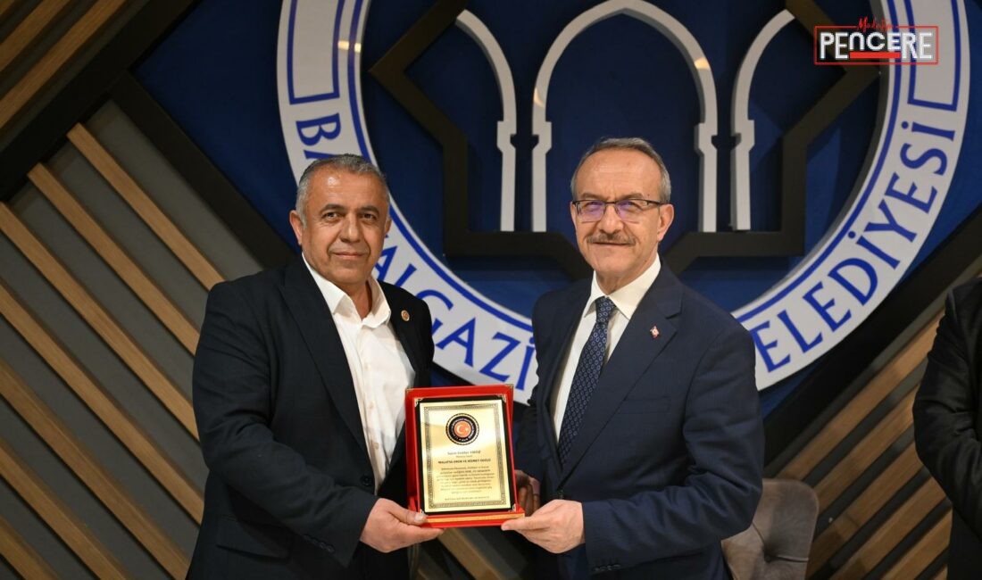 Malatya’da düzenlenen törende, Muhtar Sen ve Türkiye Muhtar Sen öncülüğünde