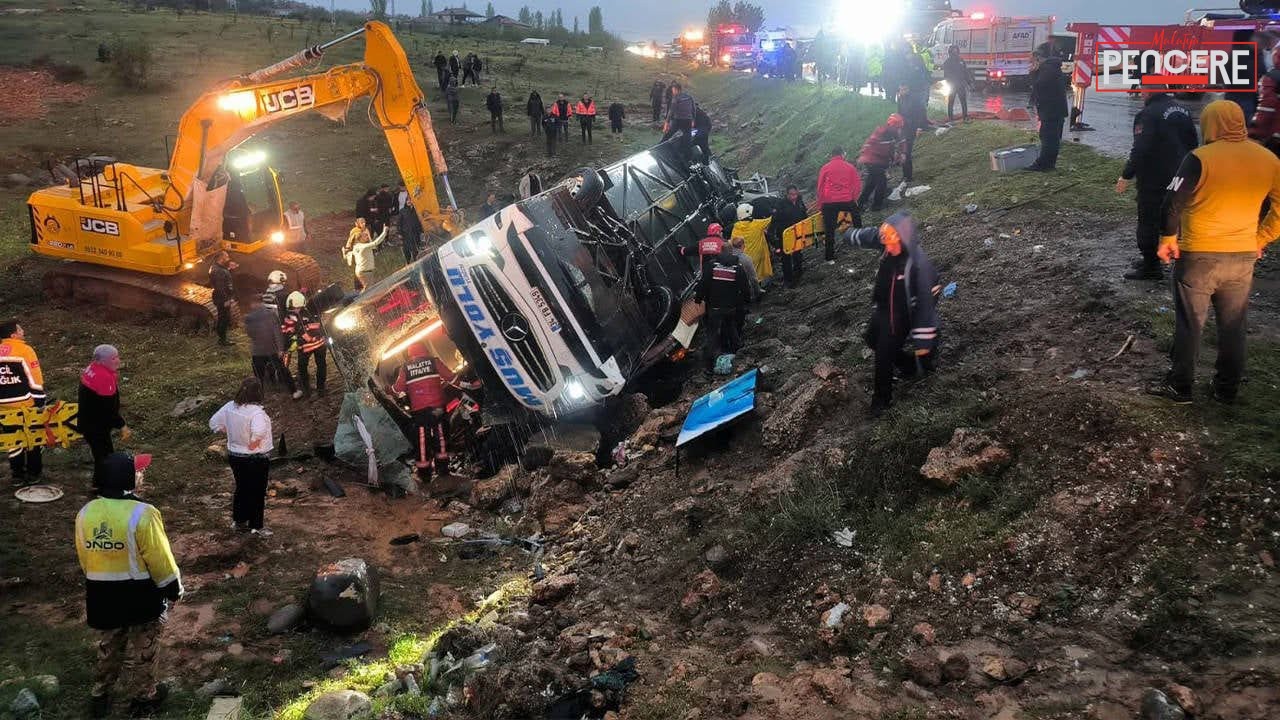 Malatya’dan Adıyaman yönüne giden yolcu otobüsü Doğanşehir’de kaza yaptı. Yaralılar
