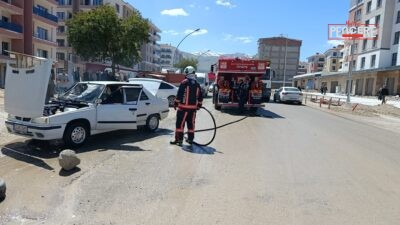 Malatya’nın Battalgazi ilçesinde seyir halindeki bir araçta çıkan yangın, itfaiye