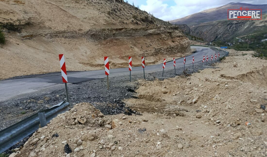 Malatya’nın Darende ilçesi Günpınar–Elbistan yolunda meydana gelen zemin çökmeleri sürücüler