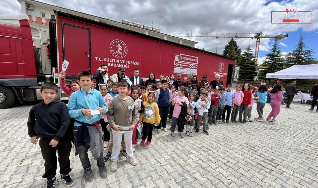 Malatya Hekimhan’da “Sağlıklı Çocuk Sağlıklı Gelecek” projesi kapsamında Gezen Sinema