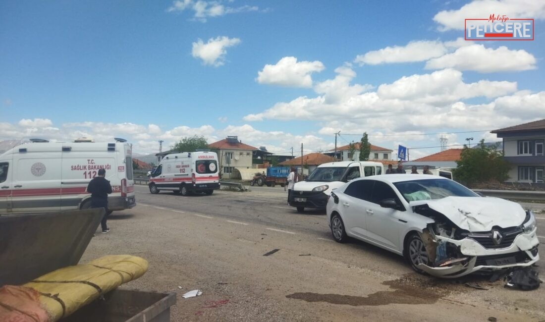 Malatya’nın Doğanşehir ilçesinde otomobil ile hafif ticari aracın çarpıştığı kazada
