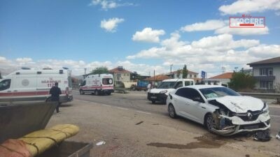 Malatya’nın Doğanşehir ilçesinde otomobil ile hafif ticari aracın çarpıştığı kazada