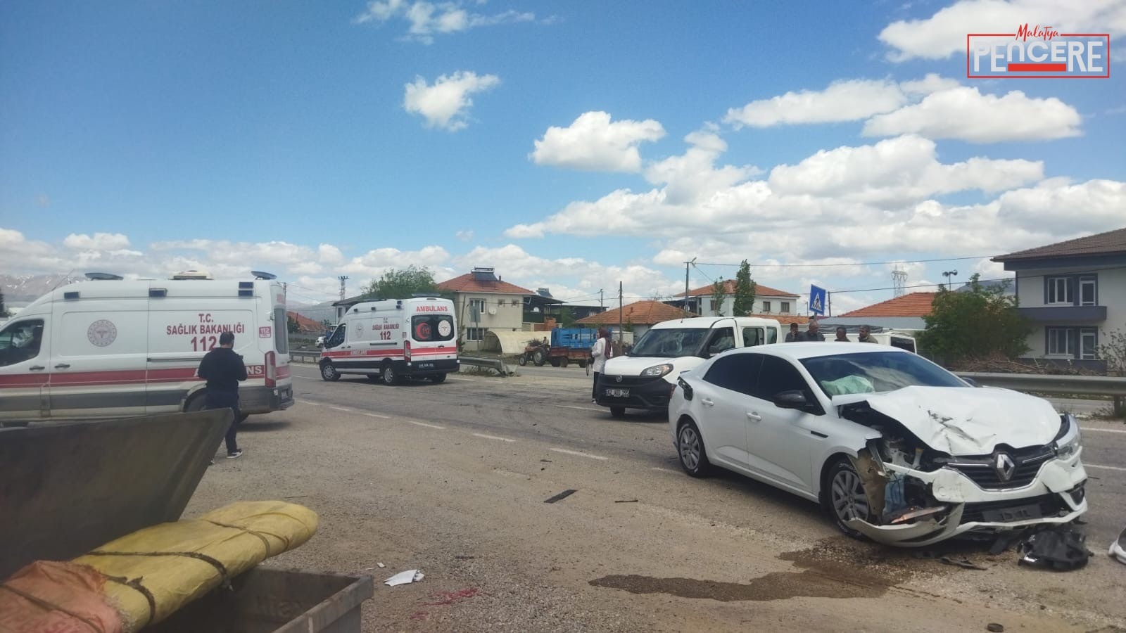 Malatya’nın Doğanşehir ilçesinde otomobil ile hafif ticari aracın çarpıştığı kazada
