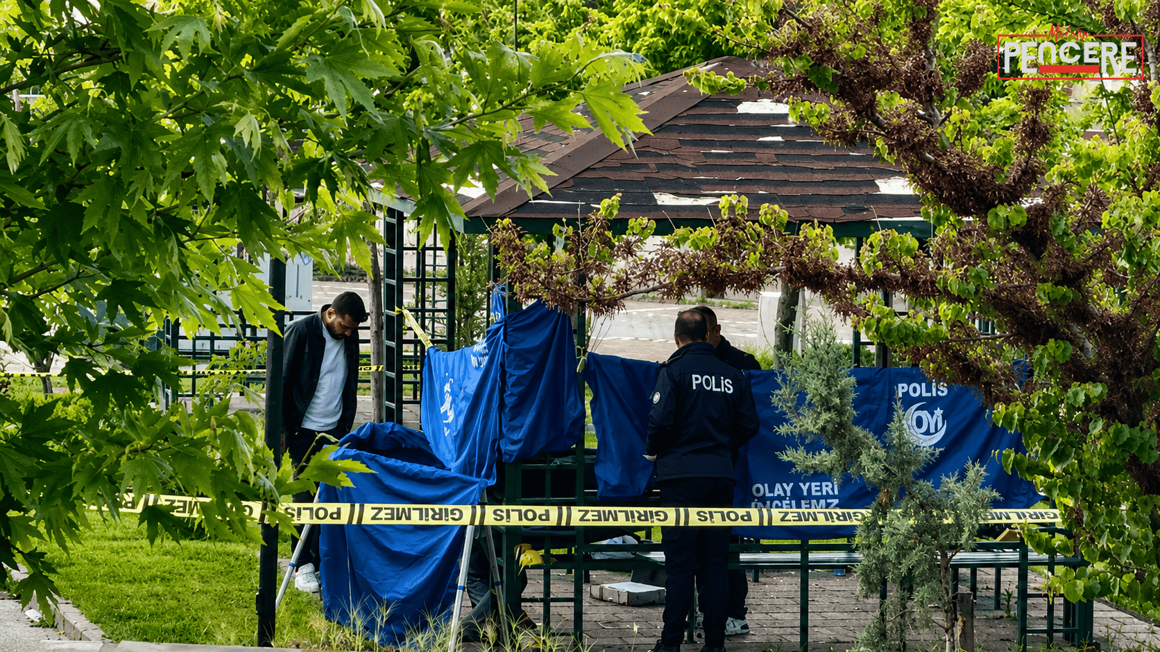 Malatya’nın Yeşilyurt ilçesinde 18 yaşındaki Beyzanur Narinç, çocuk parkındaki çardakta