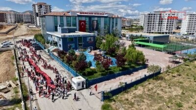 Malatya’da eğitim alanındaki çalışmalarıyla dikkat çeken Mercan Koleji’nde, 19 Mayıs