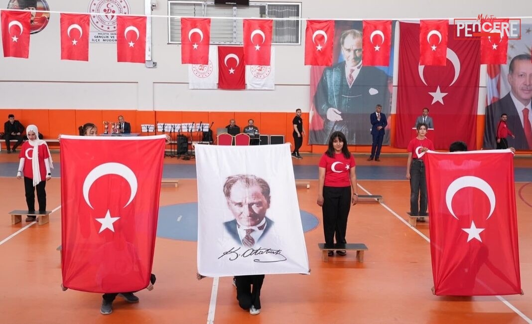 Darende’de 19 Mayıs Atatürk’ü Anma, Gençlik ve Spor Bayramı düzenlenen