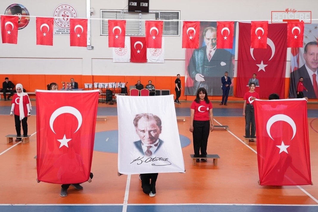Darende’de 19 Mayıs Atatürk’ü Anma, Gençlik ve Spor Bayramı düzenlenen