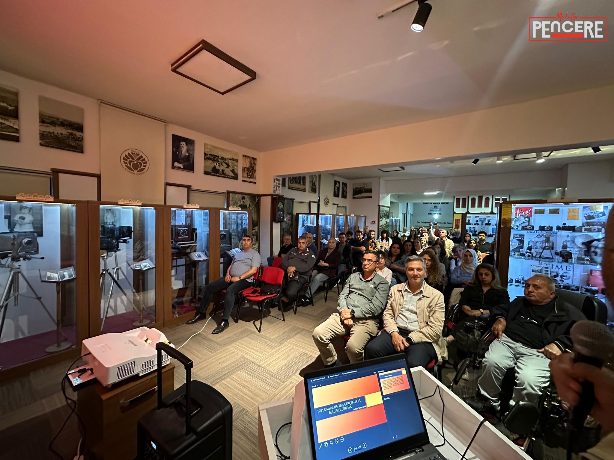 Malatya Fotoğraf Makinesi Müzesi’nde düzenlenen “Fotoğraf Okuma Günleri” etkinliğinin 9’uncu