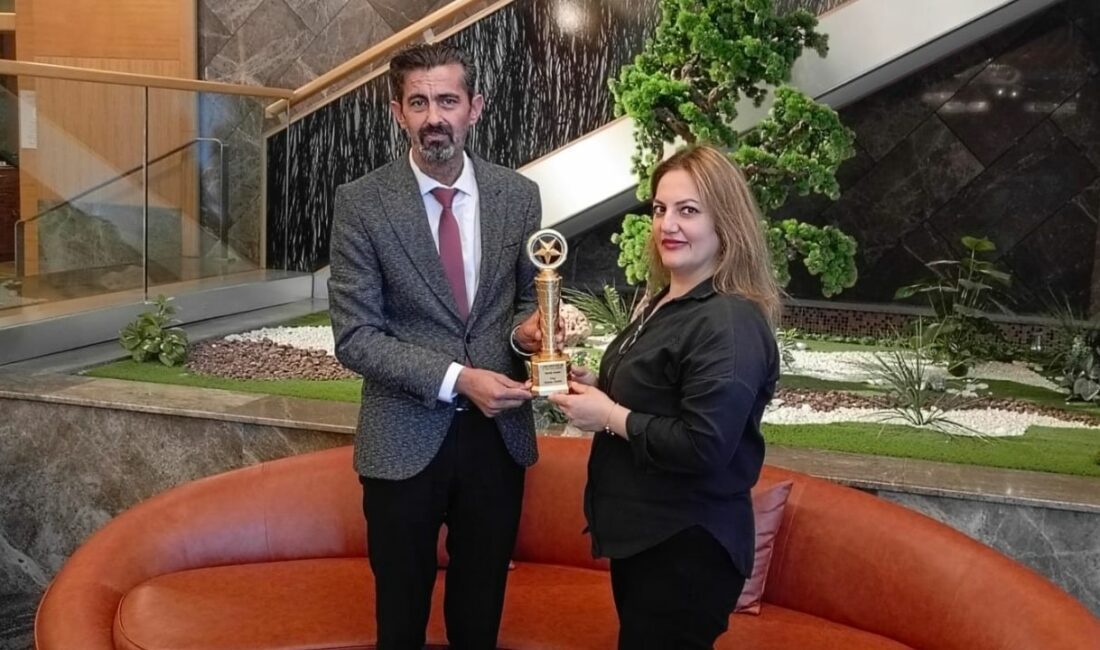 BY Protokol Dergisi Ödül Töreninde Pencere TV Programcısı Selda Aslan