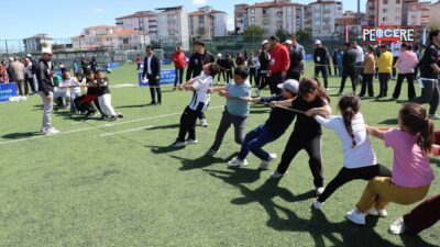 Geleneksel Çocuk Oyunları Şenliği Coşkusu Gençlik ve Spor İl Müdürlüğü koordinasyonunda düzenlenen Geleneksel Çocuk Oyunları
