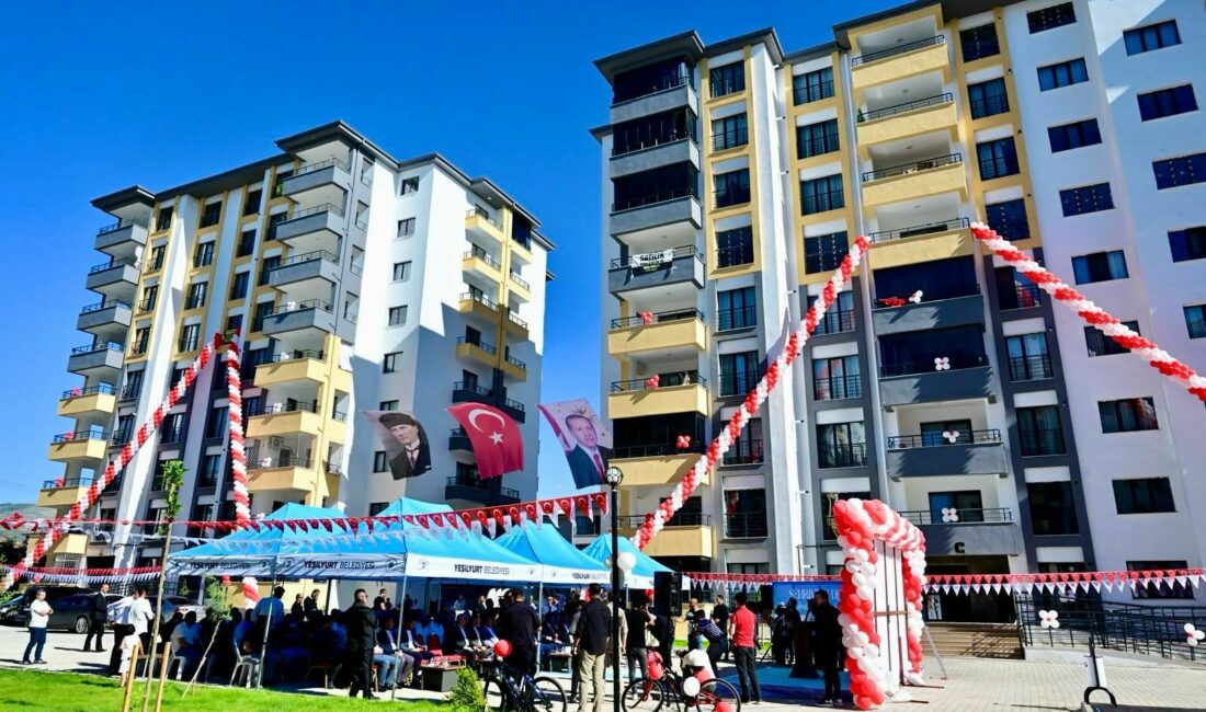 Yeşil Yaşam Evleri Teslim Edildi Yeşilyurt Belediyesi tarafından hayata geçirilen Kentsel Dönüşüm Projesi "Yeşil Yaşam