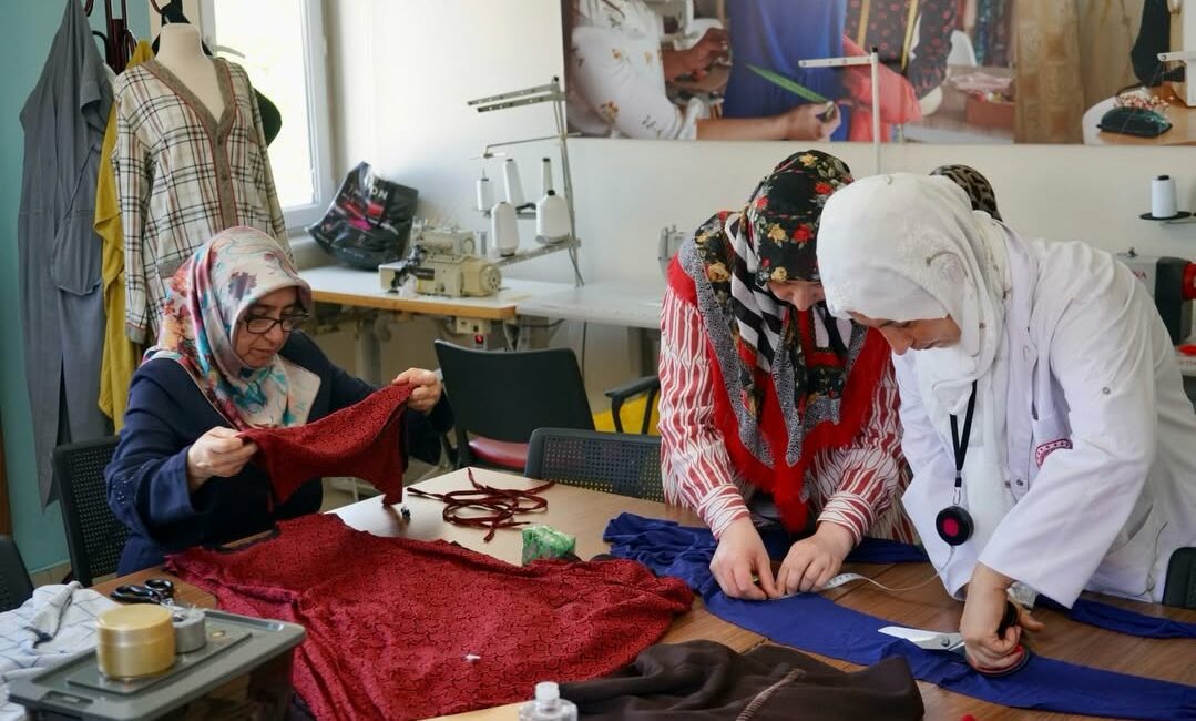 Yeşilyurt’ta Meslek Edindiren Kurslara Yoğun İlgi Yeşilyurt Belediyesi tarafından hizmete sunulan Yeşilyurt Mesleki Eğitim ve Yaşam