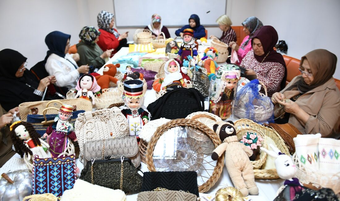 El Emeği Ürünler Gelire Dönüşüyor Yeşilyurt Kent Konseyi bünyesinde faaliyet gösteren meslek edindirme ve hobi