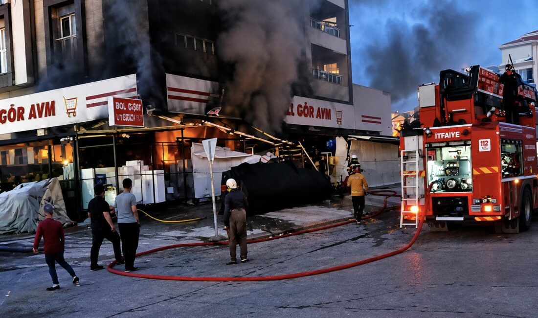 Malatya’nın Yeşilyurt ilçesinde sabaha karşı bir alışveriş mağazasında çıkan yangın,