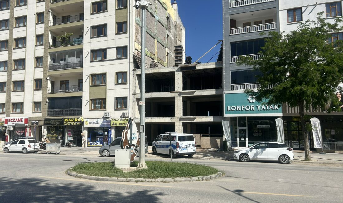 Malatya’nın Battalgazi ilçesinde, yerinde dönüşüm projesi kapsamında yapımı devam eden